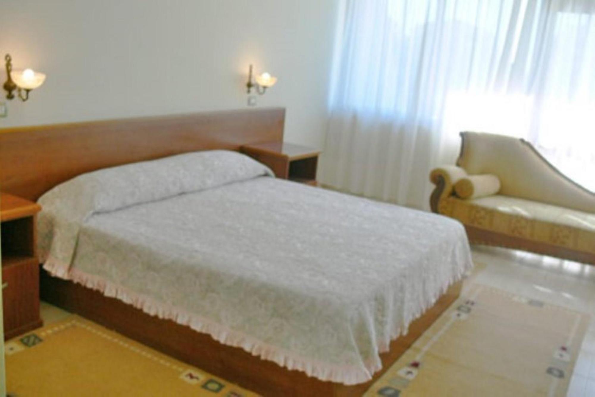 Akropoli Hotel Kryemëdhej