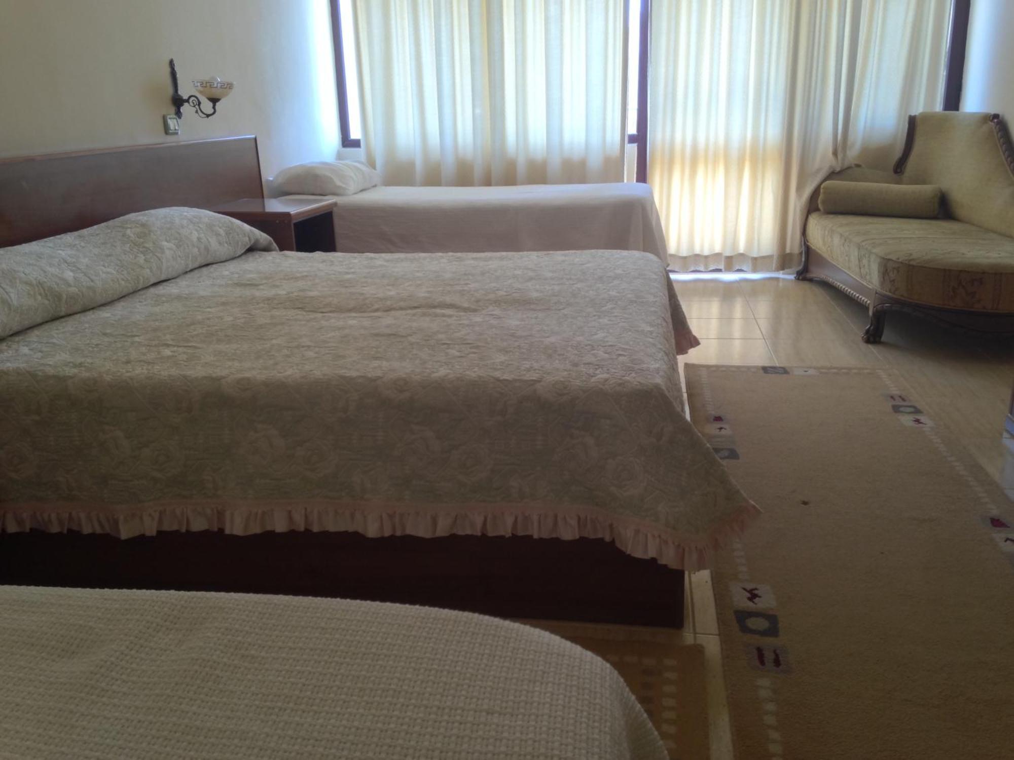 Akropoli Hotel 3*