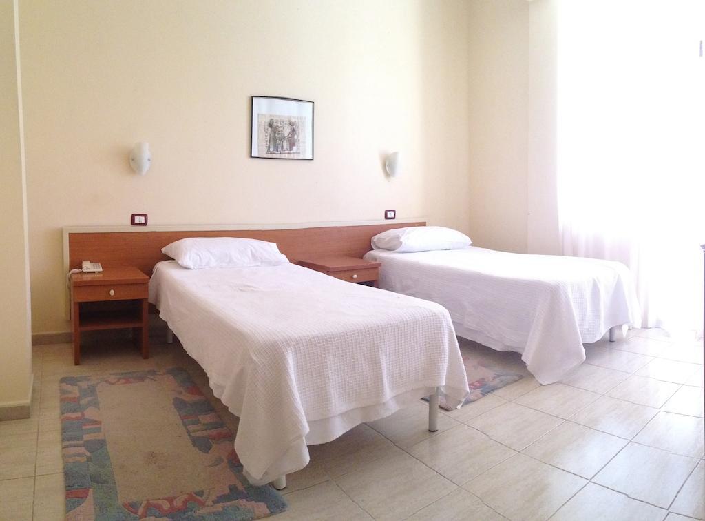 Akropoli Hotel Kryemëdhej
